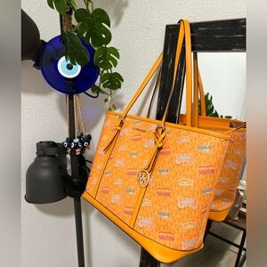 •NWT•MICHAEL KORS Jet Set Large Printed Signature Logo Tote Bag